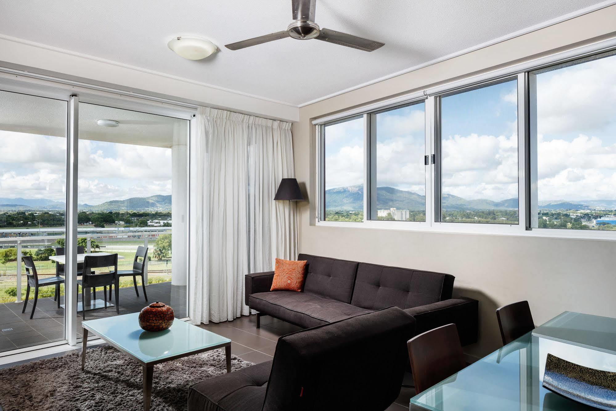 ไดเร็ค โฮเต็ล - โฮลบอร์น แอท เซ็นทรัล Aparthotel ทาวน์วิล ภายนอก รูปภาพ