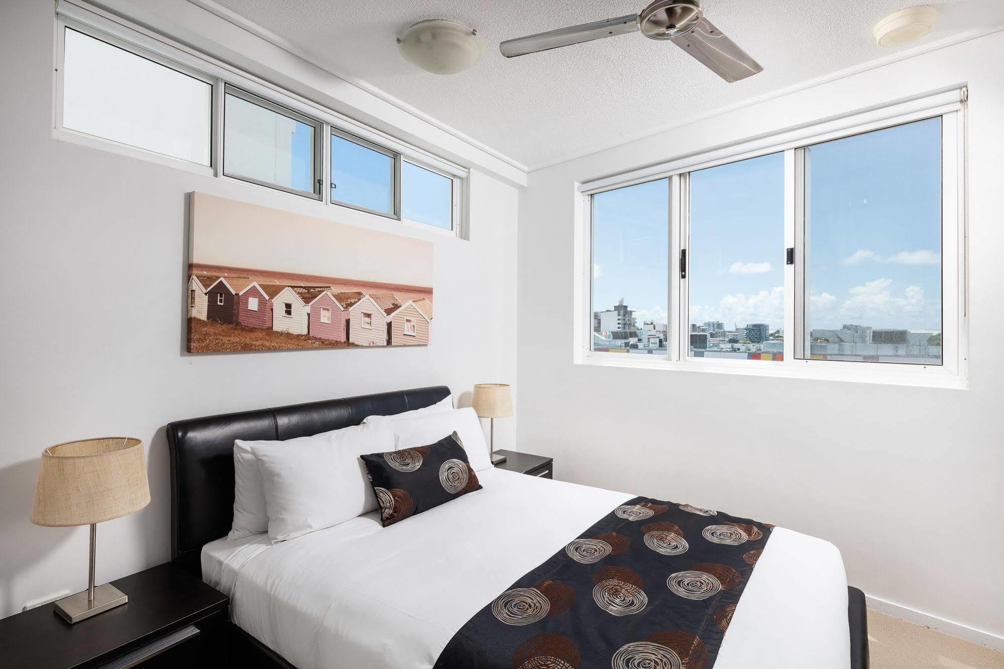 ไดเร็ค โฮเต็ล - โฮลบอร์น แอท เซ็นทรัล Aparthotel ทาวน์วิล ภายนอก รูปภาพ